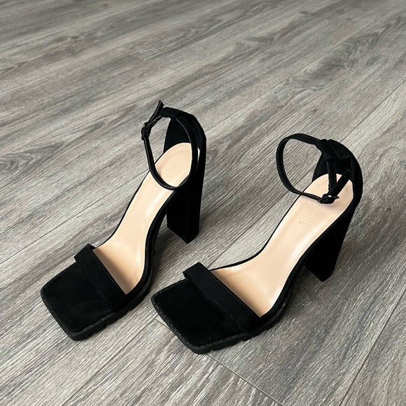 square toe non slip heels 🖤 - Picture 8 of 9